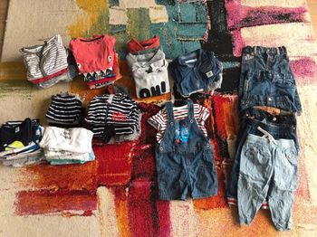 Lot vêtements été 12 mois 35 pièces