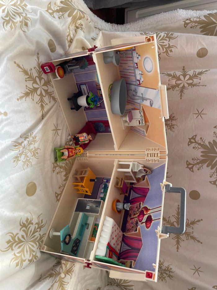 Maison playmobil avec accessoires et personnages - photo numéro 5