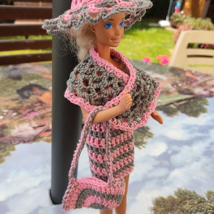 Vêtements pour Barbie 2 € - photo numéro 2