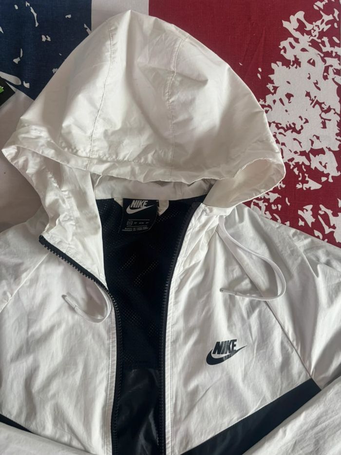 Veste coupe vent Nike blanche et noir taille xs - photo numéro 2