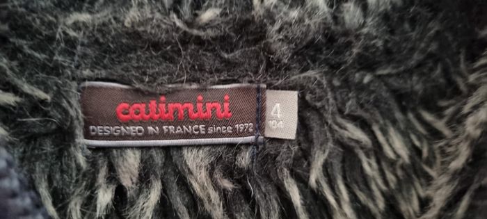 Gros sweat polaire 4 ans Catimini 

Très bon état

Vêtement de première main lavé pour la vente sans trou ni tâche 

Joli dessin / broderie raton laveur - photo numéro 3