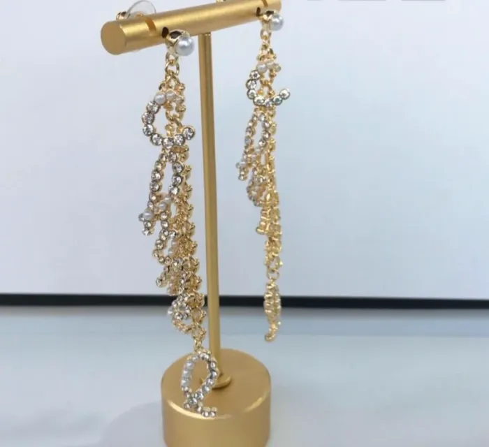 Boucles d’oreilles pendantes neuves