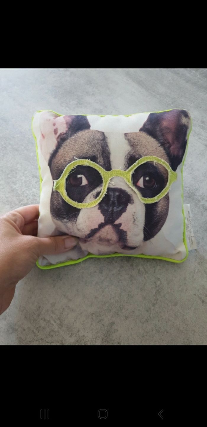 Tout petit coussin décoratif bouldogue - photo numéro 2