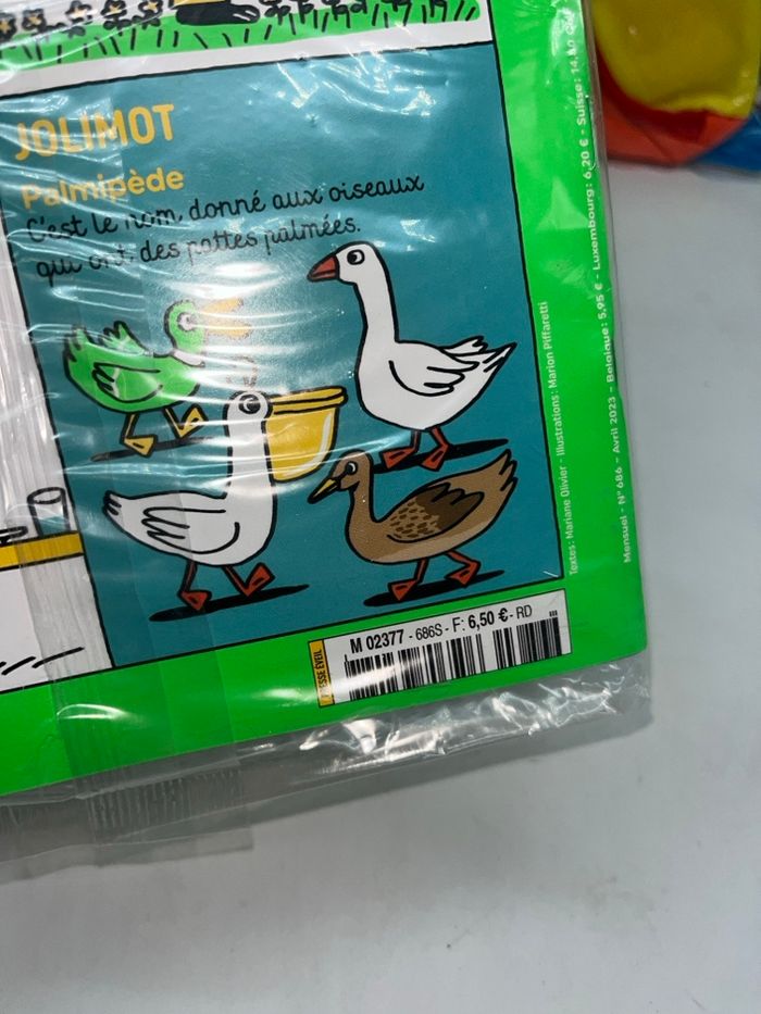 Lot de 3 magazines livres d'activités Pomme d'api avec leurs jouets - photo numéro 3