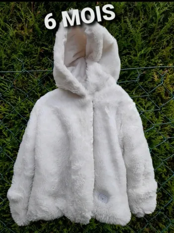 Manteau fausse fourrure