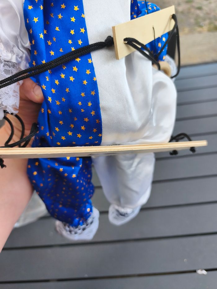 Clown sur balançoire - photo numéro 3