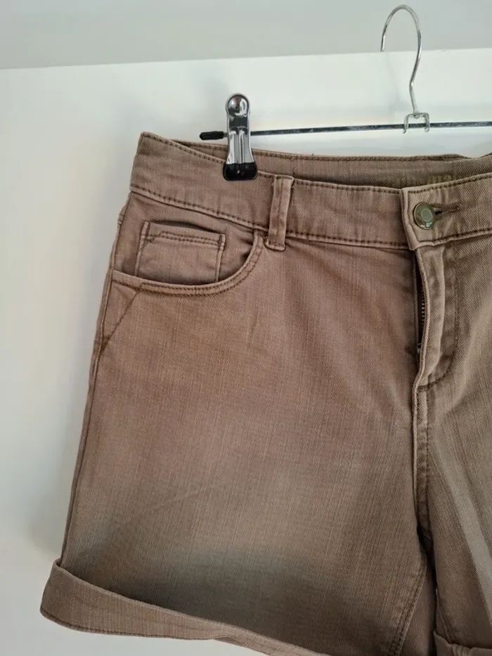 Short en jean kaki - 38 - excellent état - photo numéro 2