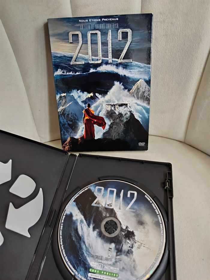 Dvd " 2012 " - photo numéro 3