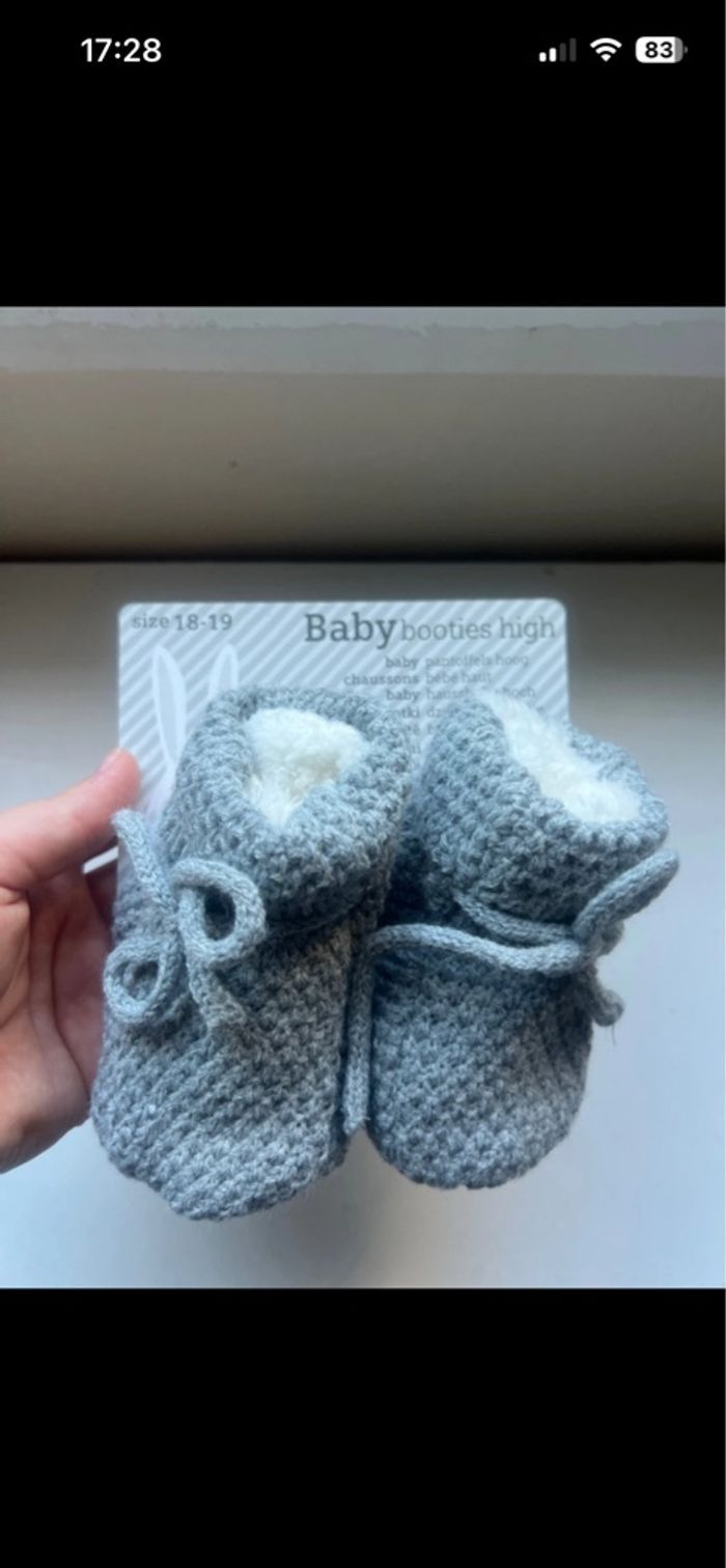 Chaussons bébé gris