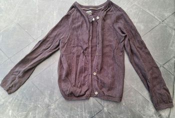 Gilet noir avec boutons dorés