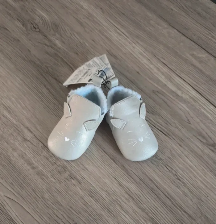 Chaussons souples fourrés, lapin avec oreille en relief
