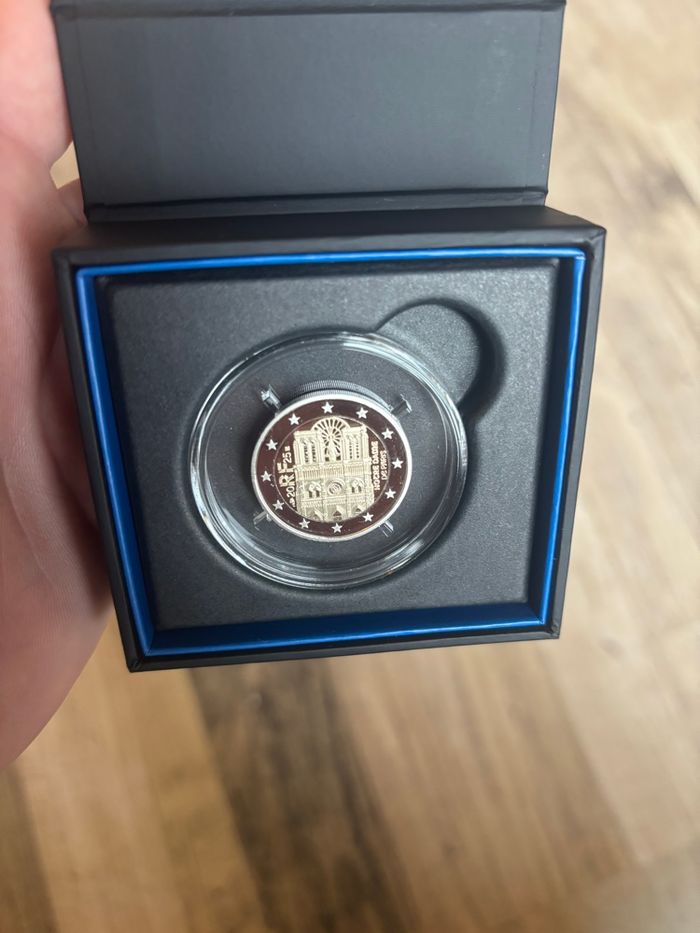 Pièce 2€ commémorative Notre-Dame de Paris 2025 – BE– Tirage limité - photo numéro 2