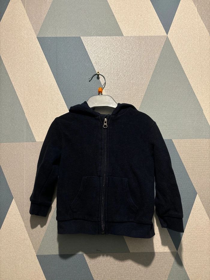 Gilet Kiabi taille 24 mois bleu marine