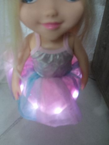 Ballerine qui danse et s'illumine en dansant