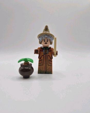 Figurine type lego  Professeur Chourave Harry Potter