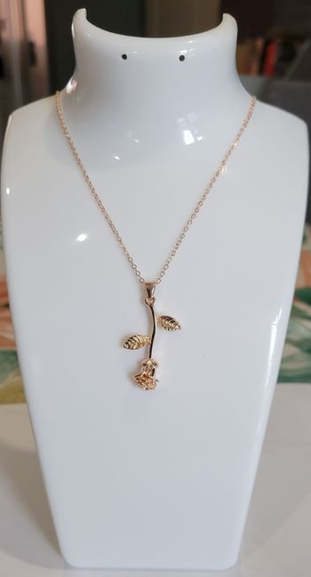 Collier chaine et pendentif fleur rose ! NEUF !