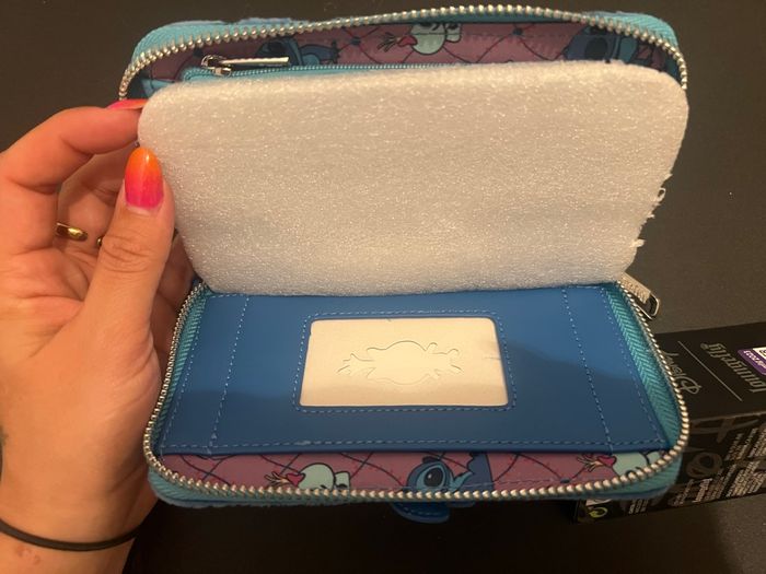 Loungefly porte feuille Stitch Scrump SDCC - photo numéro 8