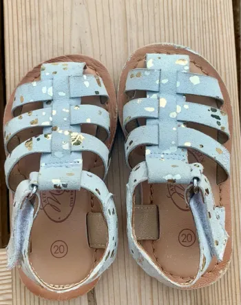 👡 Sandales bébé cuir – Vert d’eau tachetées - taille 20