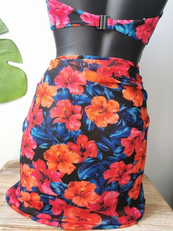 Haut de maillot de bain + Paréo St Tropical Flower Tezenis Taille 90