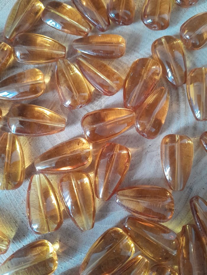 Lot de 50 grosses perles en verre gouttes marron - photo numéro 2
