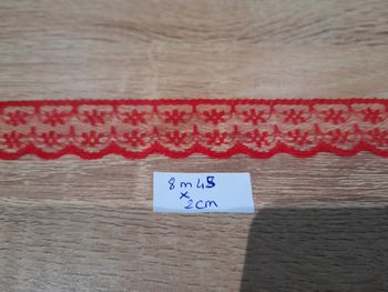 8m45 de ruban rouge dentelle 2cm de large