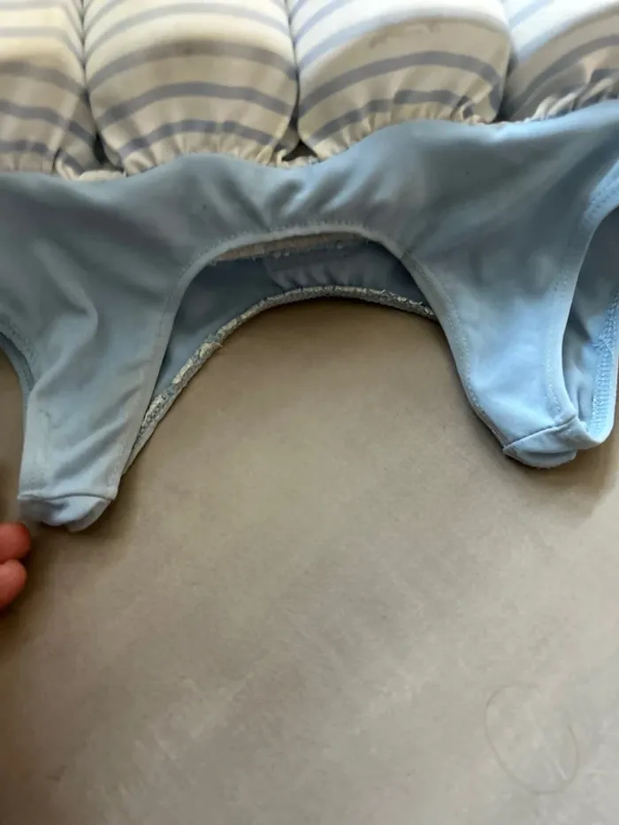Bouée archimede a du vécu mais peut encore faire de la joie - photo numéro 3