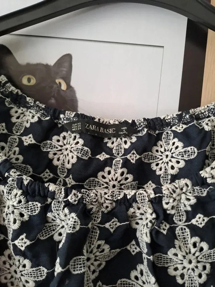 Haut a volant brodé - photo numéro 3