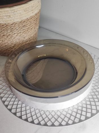 Grande assiette creuse verre fumé vereco