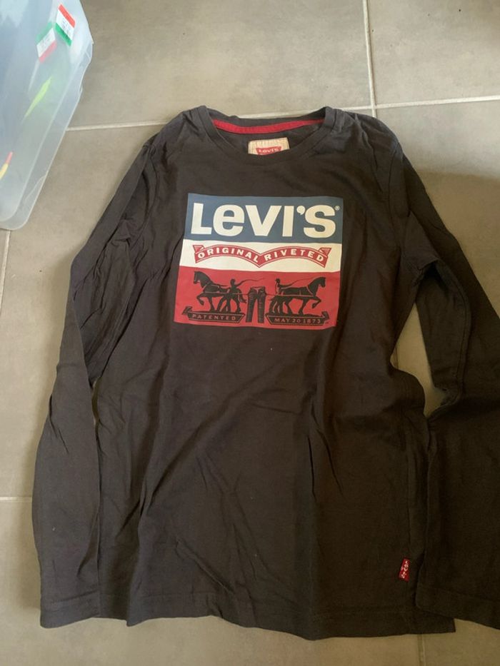 Tee shirt levis