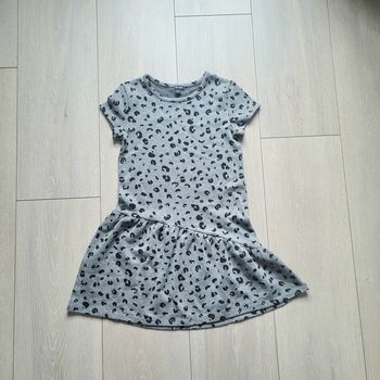 Robe grise en matière toute douce. Fille 6 ans. Marque Kiabi