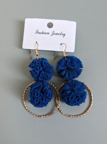 Boucles d'oreilles bleues et dorées