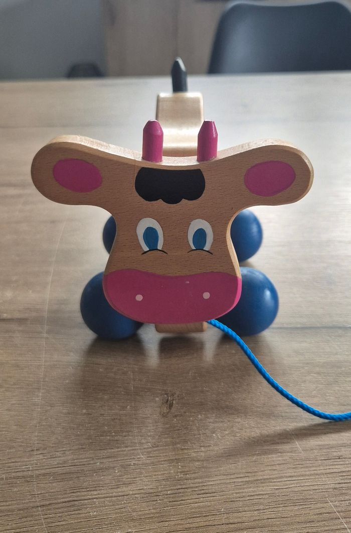 Vache en bois à tirer - photo numéro 2