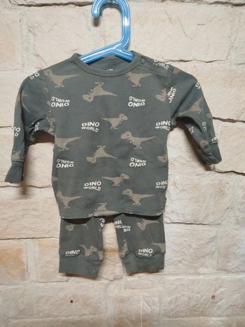 Ensemble pyjama bébé "Dino World" KIABI 12 mois (80 cm / 10 kg)