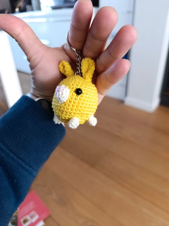 Mignon porte clé lapin fait au crochet - photo numéro 3