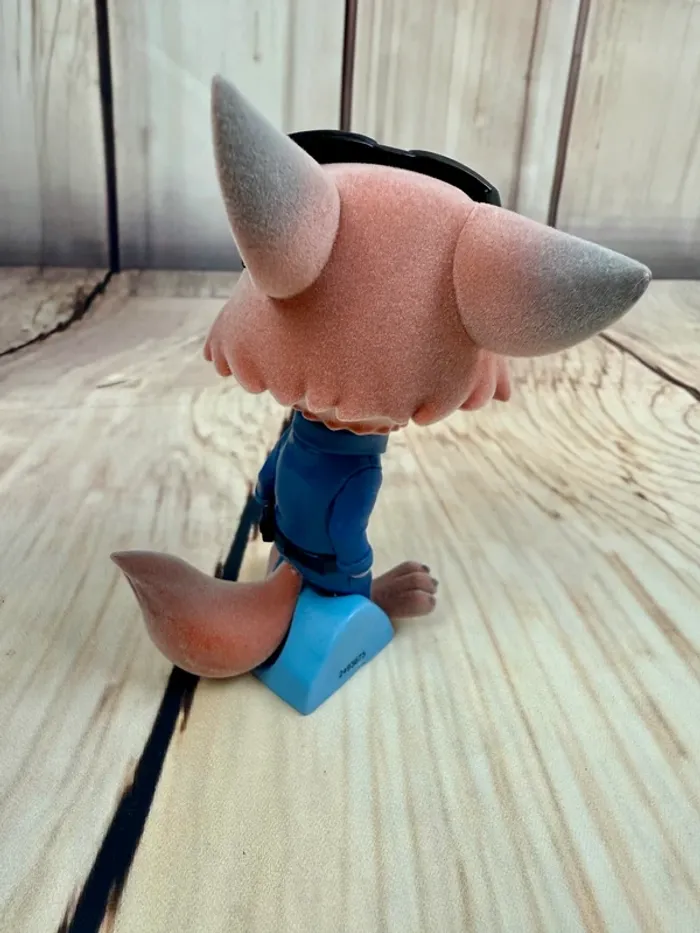 Figurine authentique Disney Japon Zootopie Nick Wilde Fluffy Puffy - tenue de policier - photo numéro 10