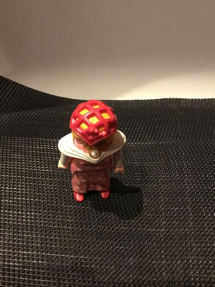 Playmobil figurine femme blonde avec filet a cheveux princesse robe rose motifs pois blancs - photo numéro 4