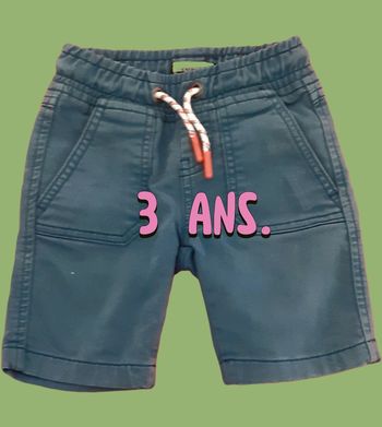 Bermuda bleu vert. Garçon. 3 Ans. In Extenso.