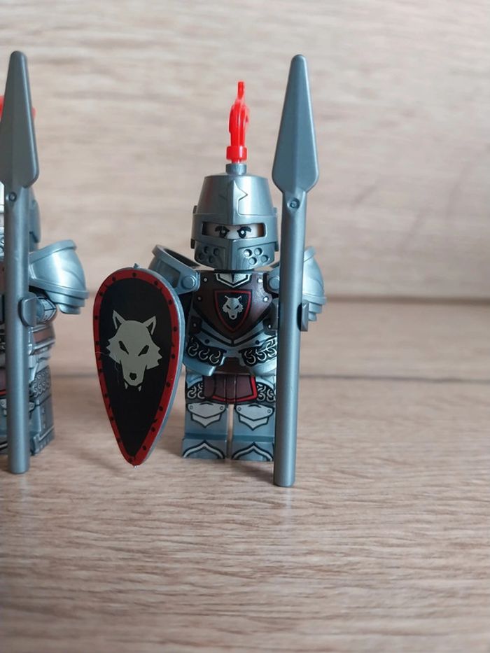 Figurines type lego 2 soldats chevaliers loups - photo numéro 3