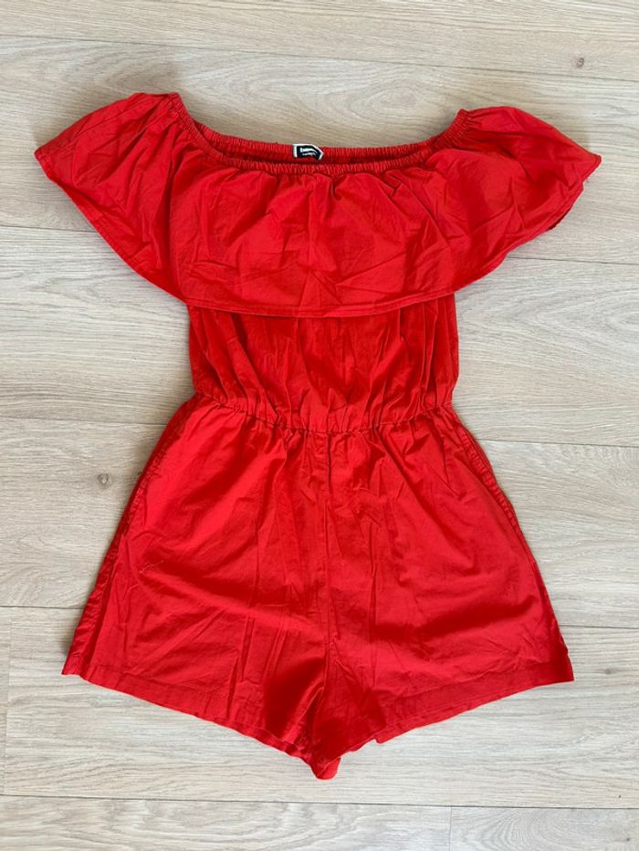 Combishort femme épaules dénudées rouge volant
