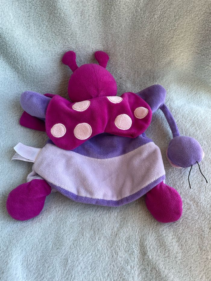 Doudou marionnette coccinelle Framboiselle Bouclette violet fushia mauve DC1062 Doudou Et Compagnie - photo numéro 2