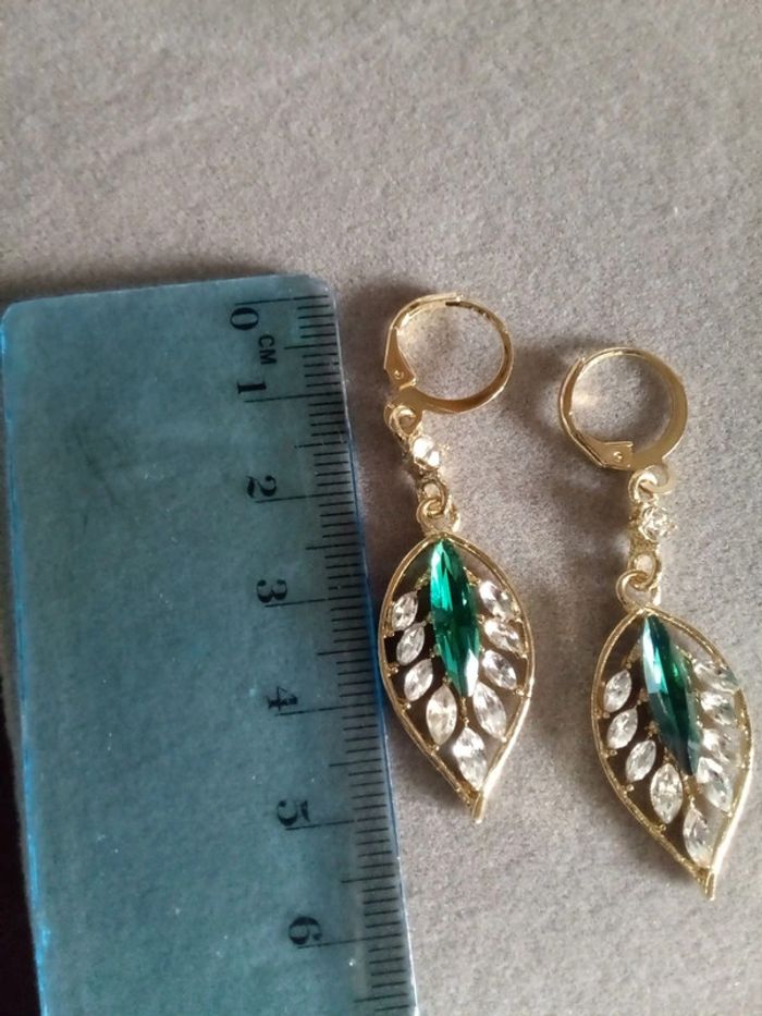 Boucles d'oreilles feuilles en zircons - photo numéro 2