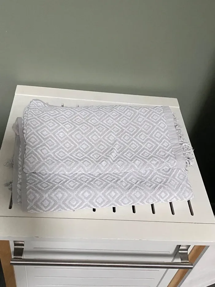 1 Serviette de douche et 1 serviette invité H&M