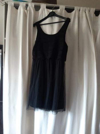 Robe de soirée noire en dentelle et voile