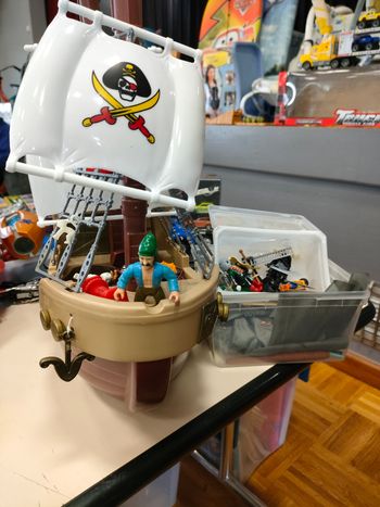 Lot bateau pirate et accessoires
