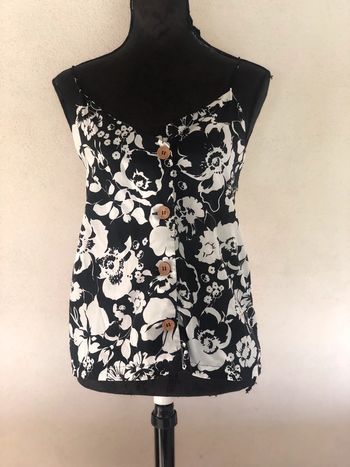 153 - haut fleuri noir et blanc mango