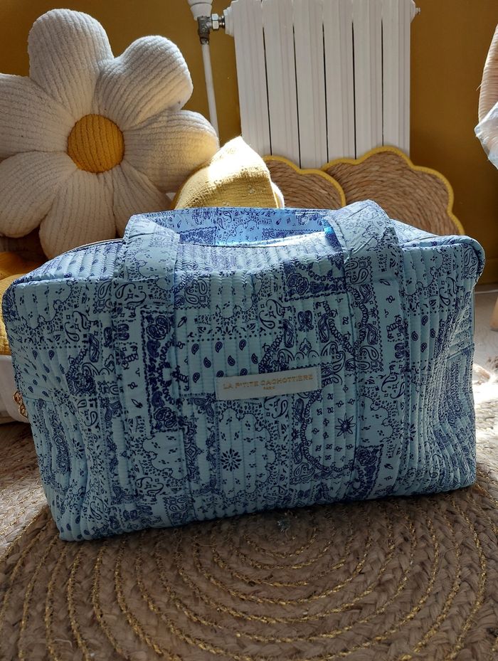Sac week-end, à langer imprimé bandana bleu La p'tite cachottière