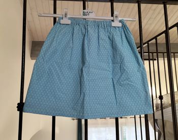 Jupe légère bleu clair à fleurs 10 ans