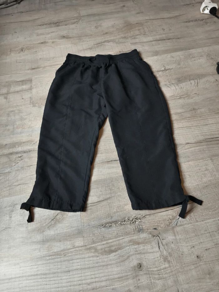 Pantacourt noir taille 40