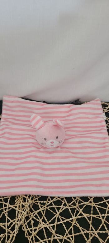 Doudou Lapin plat rayé rose