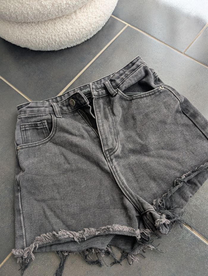 Short en jean noir - photo numéro 4